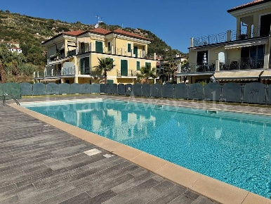 Foto Appartamento in Via Pasteur, Bordighera Due Strade di 94 m² in vendita