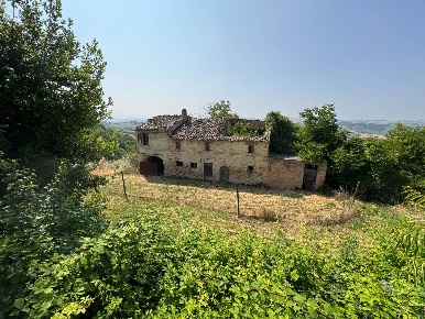 Foto Rustico a Ponzano di Fermo di 300 m² con 10 locali in vendita