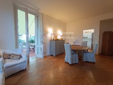 Foto Appartamento a Forte dei Marmi Centro di 120 m² con 5 locali