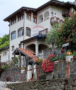 Foto Casa indipendente in Piazza Virgilio, Gemonio di 400 m² con 11 locali