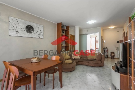 Foto Appartamento in Via Marconi, Seriate di 115 m² con 4 locali in vendita