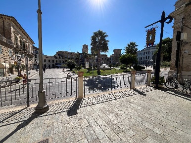 Foto Attività commerciale in piazza Rossetti, Vasto di 45 m² con 1 locali