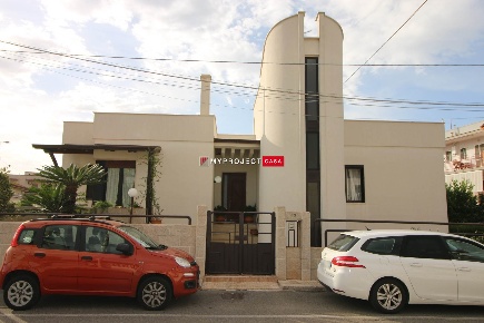 Foto Villa unifamiliare in Via Francesco Petrarca, Crispiano di 146 m²