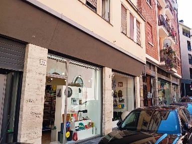 Foto Negozio in Via Mancini 20, Terni Centro Storico di 40 m² in affitto