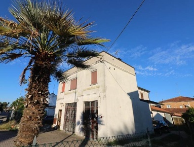 Foto Casa indipendente a Lugo di 250 m² con 6 locali in vendita