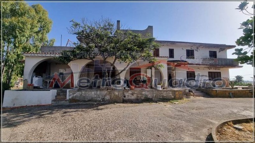 Foto Villa unifamiliare a Caltanissetta Centro di 620 m² con 22 locali
