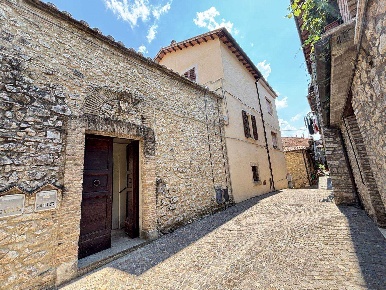 Foto Appartamento a Montebuono Centro di 173 m² con 5 locali in vendita