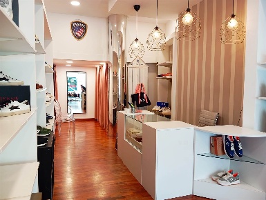 Foto Negozio in Via Beccaria 20, Terni Centro Storico di 70 m² con 1 locali