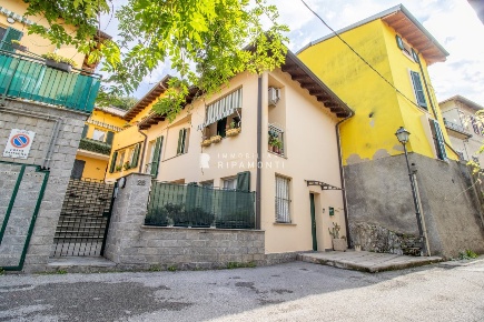 Foto Villa a schiera in Via Giuseppe Garibaldi, Galbiate Sala Al Barro