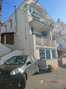 Foto Villa a schiera in Mortelle, Messina Mortelle - Casa Bianca di 200 m²