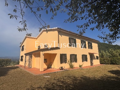 Foto Villa unifamiliare a Vecchiano di 400 m² con 10 locali in vendita