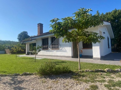Foto Villa unifamiliare in VIA NINO MANFREDI, Minturno di 190 m² in vendita