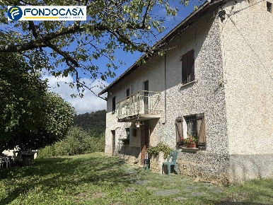 Foto Rustico a Dego di 350 m² con 5 locali in vendita