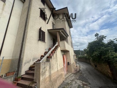 Foto Villa bifamiliare in Via Case di Gallè, Pietrasanta di 200 m²