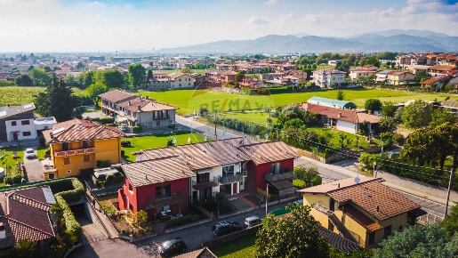 Foto Appartamento in Via A. Volta, Erbusco Zocco di 130 m² con 3 locali