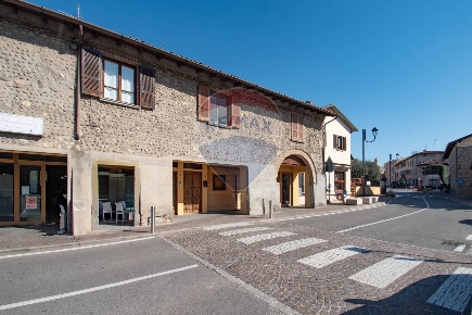 Foto Appartamento in via Giuseppe Verdi, Erbusco Centro di 100 m²