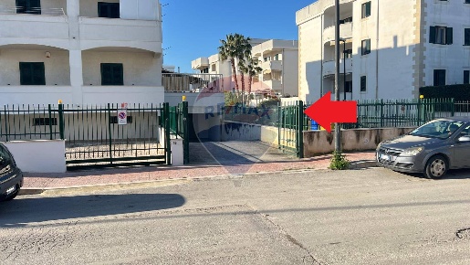 Foto Box in Via Puccini, Vieste Centro di 93 m² con 1 locali in vendita
