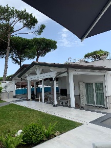 Foto Villa a schiera in VIA DEL TRIMOLETTO, Cellole Baia Domizia di 130 m²