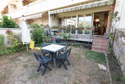 Foto Villa a schiera a Luni Casano Dogana Isola di 130 m² con 6 locali