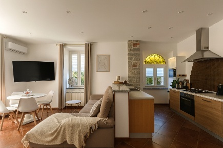 Foto Appartamento in Via Partigiani 1, Arona Centro di 70 m² con 3 locali