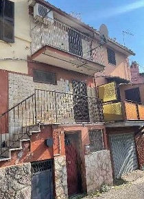 Foto Appartamento in Via dei Mille 17, Capena Centro di 145 m² con 3 locali