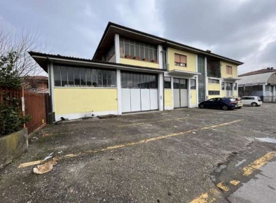 Foto Appartamento in Via Provinciale, Urgnano Centro di 135 m² con 4 locali