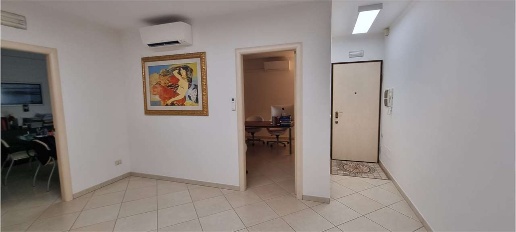 Foto Ufficio a Porto Sant'Elpidio di 98 m² con 4 locali in affitto