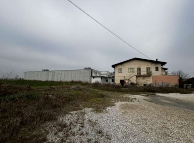 Foto Capannone industriale in Via Cicogna, Roveredo di Guà di 4465 m²