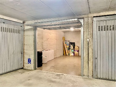 Foto Box in Via XXV Aprile 4, Oggiono Centro di 15 m² con 1 locali