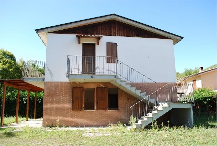 Foto Villa unifamiliare in Contrada Brilli, Sarnano di 150 m² con 8 locali