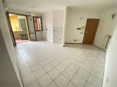 Foto Appartamento in Via Sangro, Prato Sacrocuore di 89 m² con 3 locali