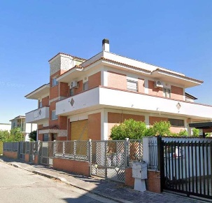 Foto Villa unifamiliare a Latina di 155 m² con 7 locali in vendita