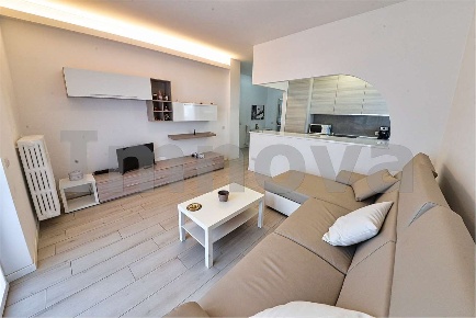 Foto Appartamento in via Monte Grappa 24, Cesano Maderno di 65 m²