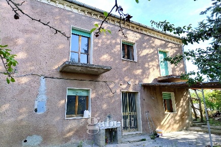 Foto Casa indipendente in Comunale Calvario, Campobasso di 334 m²