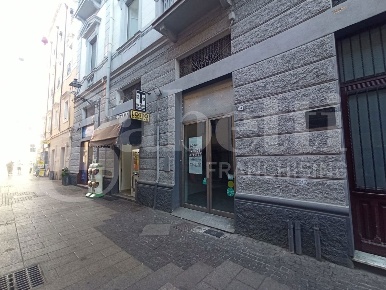 Foto Negozio in Corso UMBERTO I 14, Oristano Centro di 30 m² con 1 locali