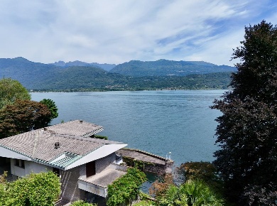 Foto Villa singola a Stresa Centro di 300 m² con 10 locali in vendita