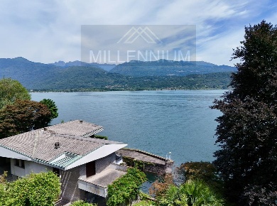 Foto Villa singola a Stresa Centro di 300 m² con 10 locali in vendita