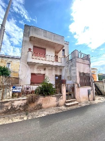 Foto Casa indipendente in Via ALEZIO 9, Sannicola Centro di 170 m²