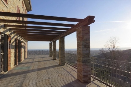 Foto Villa unifamiliare a Pietrasanta di 245 m² con 12 locali in vendita