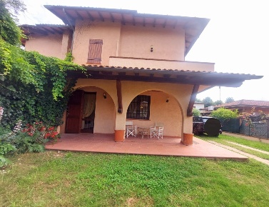 Foto Villa bifamiliare in Via Trento 12, Forte dei Marmi Centro di 200 m²