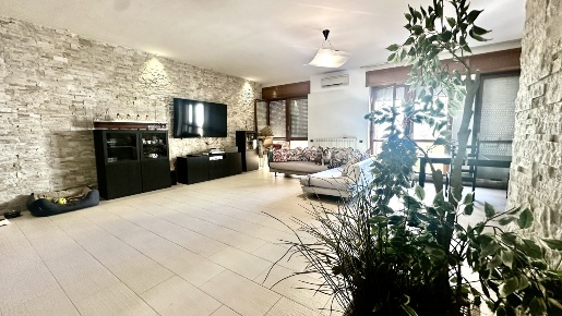 Foto Appartamento in VIA DANTE 298, Taranto Tre Carrare di 160 m²