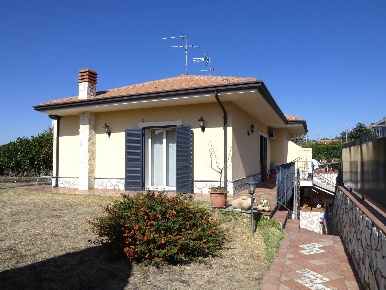 Foto Villa unifamiliare a Mascalucia Centro di 110 m² con 4 locali