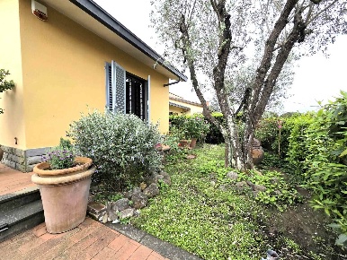 Foto Appartamento a San Casciano in Val di Pesa di 175 m² con 7 locali