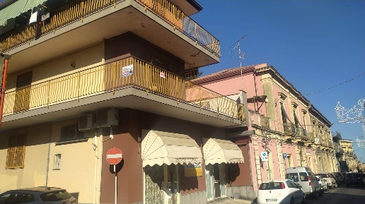 Foto Appartamento in VIA ROMA, Aci Catena Centro di 115 m² con 4 locali