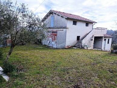 Foto Magazzino a San Severino Marche di 149 m² con 4 locali in vendita