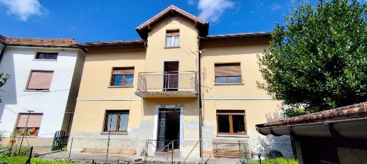 Foto Casa indipendente a Paularo Centro di 200 m² con 4 locali in vendita