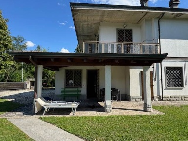 Foto Case semi ndipendenti a Monzuno Rioveggio di 120 m² con 6 locali