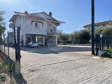 Foto Negozio in C.da Santa Calcagna, Rocca San Giovanni di 101 m²