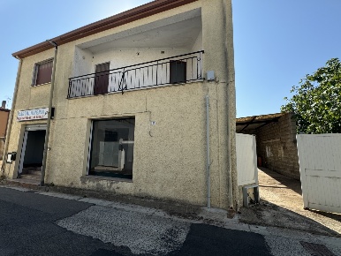 Foto Casa indipendente a Decimoputzu di 145 m² con 6 locali in vendita
