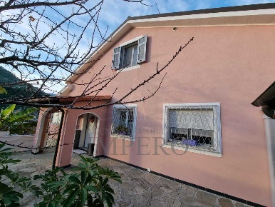 Foto Villa unifamiliare in Corso Limone Piemonte 174, Ventimiglia di 170 m²